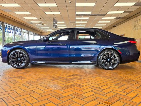 Used 2023 BMW i7 xDrive60 w/ Executive Package 2 AWD/4WD image 5