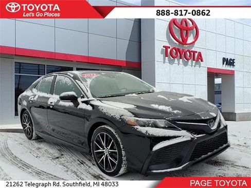 Certified 2023 Toyota Camry SE image 1