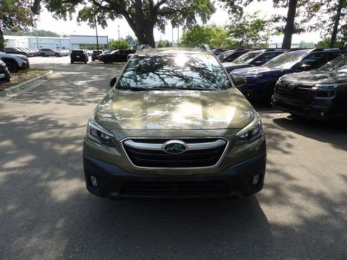 Used 2021 Subaru Outback Premium AWD/4WD image 2