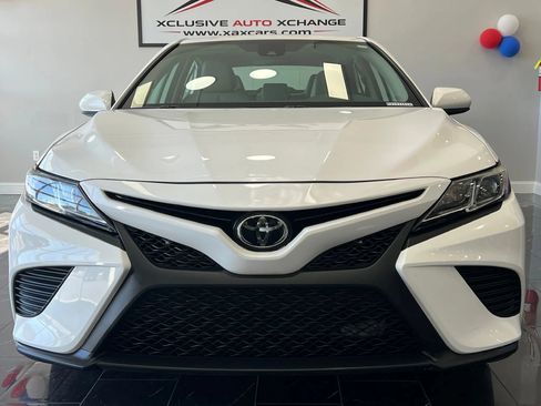 Used 2019 Toyota Camry SE FWD image 2