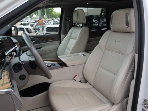 Used 2021 Cadillac Escalade Premium Luxury Platinum w/ Heavy-Duty Trailer Package AWD/4WD image 34