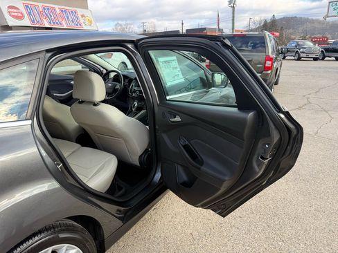 Used 2018 Ford Focus Titanium image 39