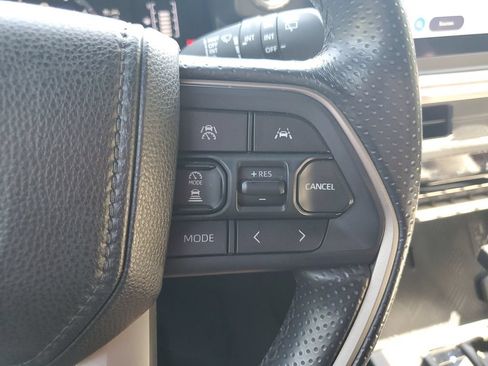 Used 2025 Toyota 4Runner SR5 AWD/4WD image 29