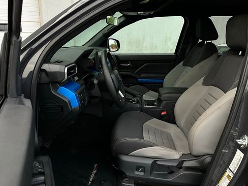 Used 2025 Toyota Tacoma TRD Off-Road image 10