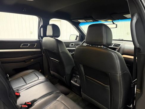 Used 2017 Ford Explorer XLT w/ Equipment Group 202A AWD/4WD image 20