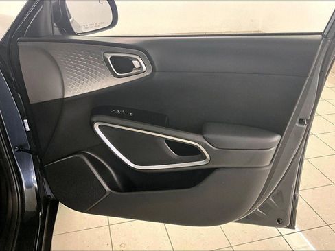 Used 2024 Kia Soul LX w/ Option Group 015 FWD image 28