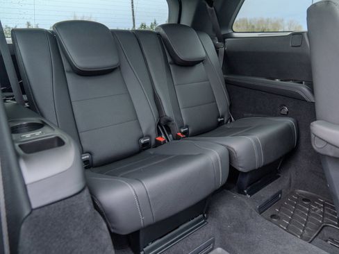 Used 2025 Mercedes-Benz GLS 450 4MATIC image 29