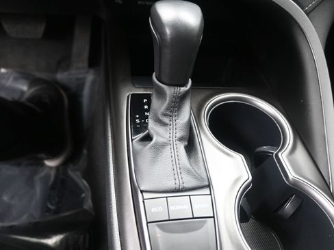 Used 2024 Toyota Camry SE image 14