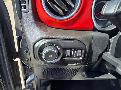 Used 2018 Jeep Wrangler Unlimited Rubicon w/ Dual Top Group AWD/4WD image 23
