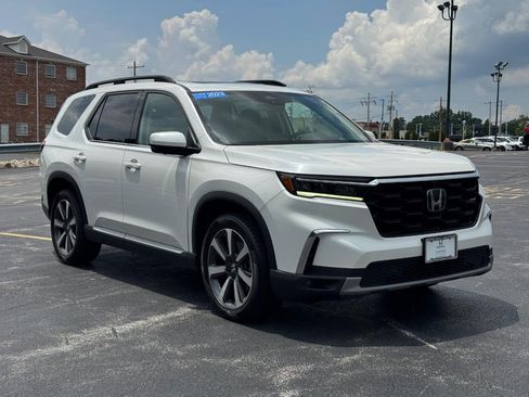 Certified 2023 Honda Pilot Elite image 2