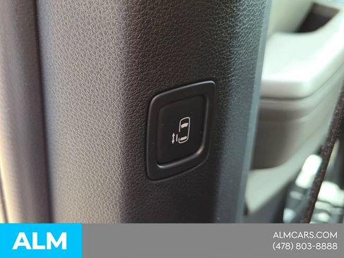 Used 2025 Kia Carnival FWD image 8
