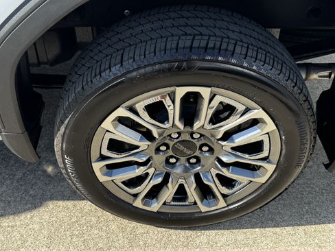 Used 2026 GMC Sierra 1500 Denali Ultimate AWD/4WD image 9