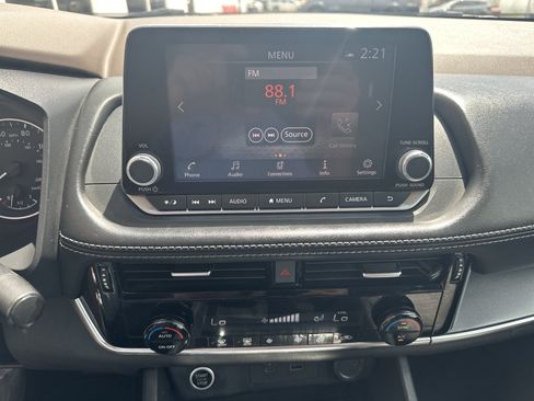 Used 2021 Nissan Rogue SV AWD/4WD image 14