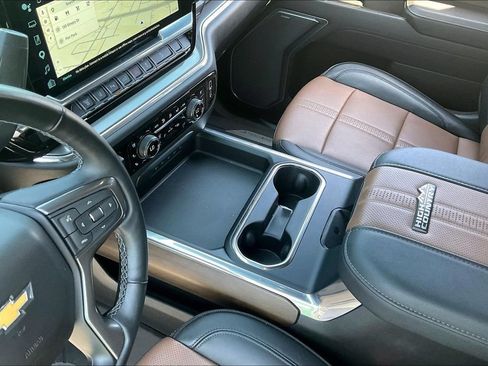 Used 2024 Chevrolet Silverado 2500 High Country w/ High Country Premium Package AWD/4WD image 18