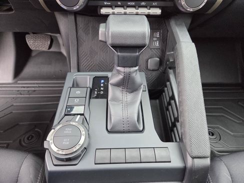 Used 2025 Toyota Tacoma SR5 AWD/4WD image 26