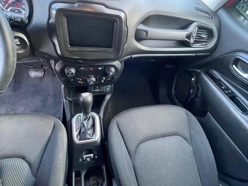 Used 2020 Jeep Renegade Altitude w/ Cold Weather Group FWD image 7