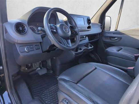 Used 2019 Mercedes-Benz Sprinter 2500 image 9