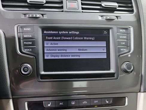 Used 2017 Volkswagen Golf Alltrack SE image 19