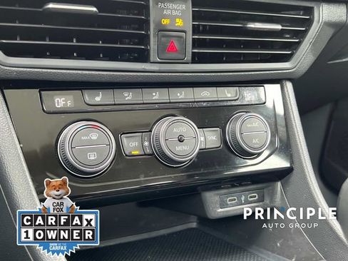 Used 2022 Volkswagen Jetta SE w/ Panoramic Sunroof Package image 19