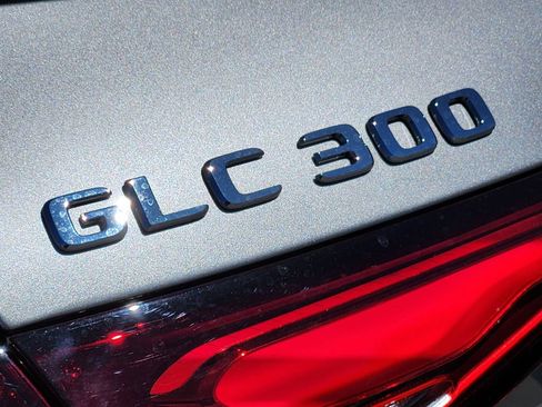 Used 2024 Mercedes-Benz GLC 300 4MATIC image 11