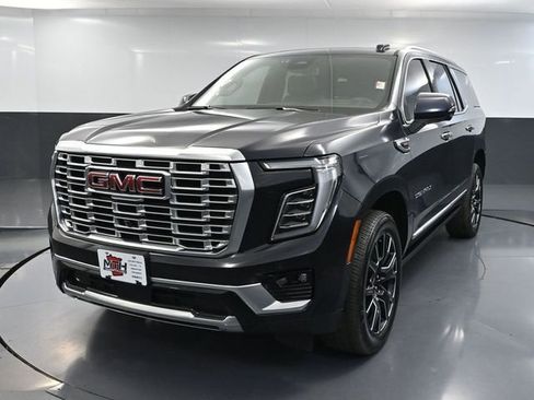 Used 2025 GMC Yukon Denali w/ Sun & Power Step Package AWD/4WD image 13