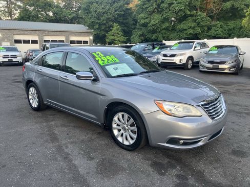 Used 2013 Chrysler 200 Limited FWD image 5