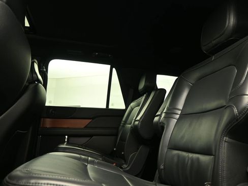 Used 2024 Lincoln Navigator Premiere image 14