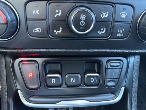 Used 2020 GMC Terrain SLT image 21