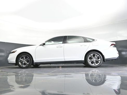 Used 2023 Honda Accord EX image 38