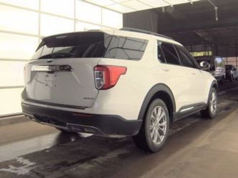 Used 2024 Ford Explorer XLT w/ Equipment Group 202A AWD/4WD image 5