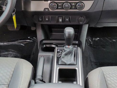 Used 2022 Toyota Tacoma SR5 w/ Technology Package RWD image 18