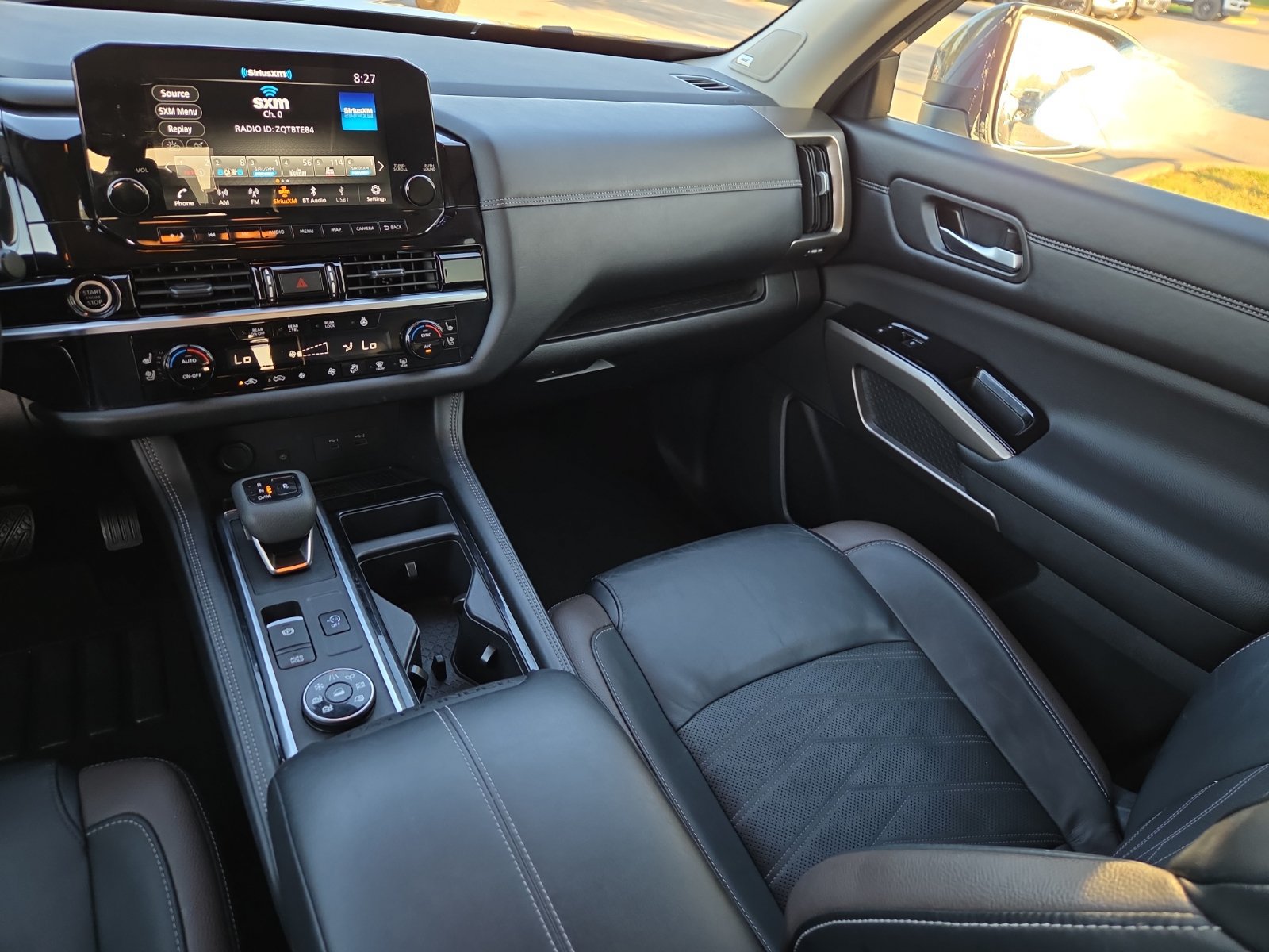 Used 2024 Nissan Pathfinder Platinum w/ Black Appearance Package AWD/4WD image 13