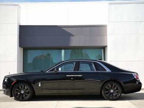 Used 2023 Rolls-Royce Ghost image 3