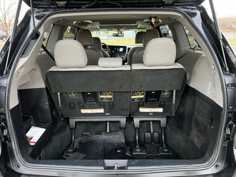 Used 2016 Toyota Sienna Limited Premium image 7