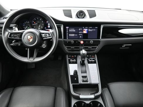 Certified 2026 Porsche Macan AWD/4WD image 6