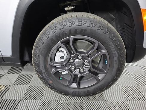 Used 2024 Jeep Grand Cherokee Trailhawk w/ Luxury Tech Group III image 15