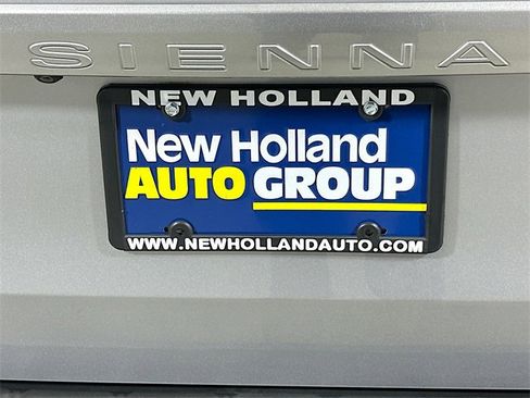 Used 2017 Toyota Sienna LE image 13