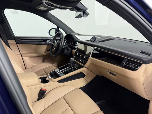 Certified 2025 Porsche Macan image 15