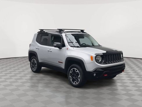Used 2017 Jeep Renegade Trailhawk w/ Popular Equipment Group AWD/4WD image 31