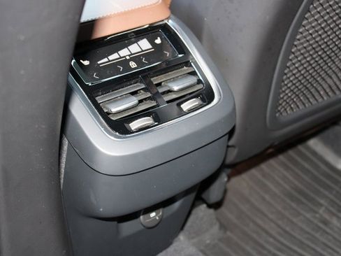 Used 2024 Volvo XC90 B6 Ultimate w/ Protection Package Premier image 22