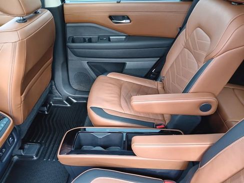 Used 2023 Nissan Pathfinder Platinum image 27