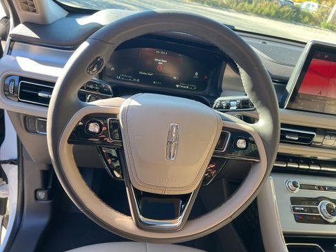 Used 2022 Lincoln Aviator AWD w/ Premium Package image 13