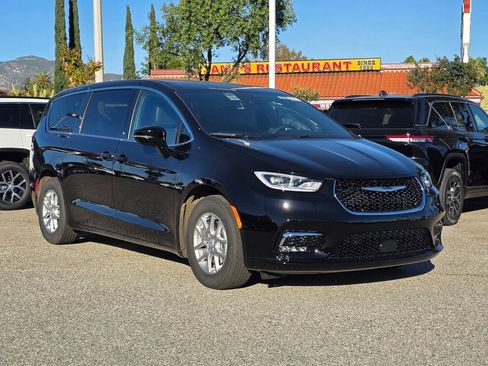 New 2026 Chrysler Pacifica Select image 1