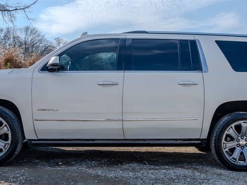 Used 2015 GMC Yukon XL Denali w/ Premium Package image 2