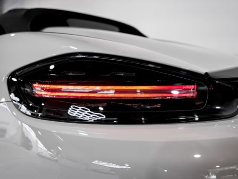 Used 2022 Porsche 718 Boxster Spyder RWD image 32