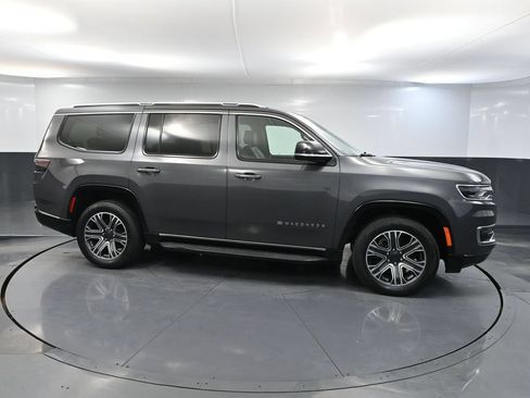 Used 2024 Jeep Wagoneer Series II w/ Flexible Seating Group AWD/4WD image 4