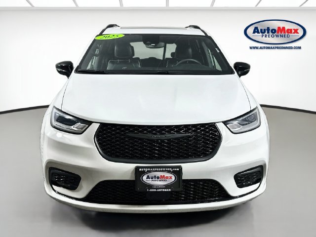 Used 2025 Chrysler Pacifica Limited FWD image 7