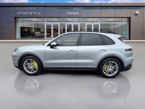 Used 2026 Porsche Cayenne E-Hybrid AWD/4WD image 6