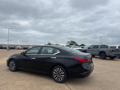 Certified 2025 Nissan Altima 2.5 SV image 13