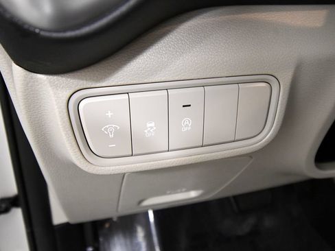 Certified 2025 Kia Soul LX FWD image 18